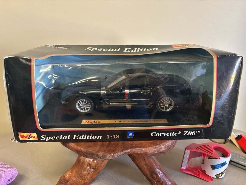 Maisto Corvette Z06 Special Edition 1:18 Scale Diecast Model Car